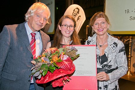 Dr. Katrin Nagl (Mitte) mit Prim. Dr. Claudia Francesconi (Past-Sekretär der ÖDG) und Univ.-Doz. Dr. Christoph Schnack (Chefredakteur DIABETES FORUM)